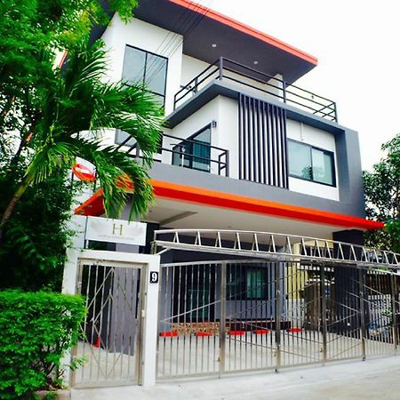 4 Bedroom House At Skytrain Bangkok Luaran gambar